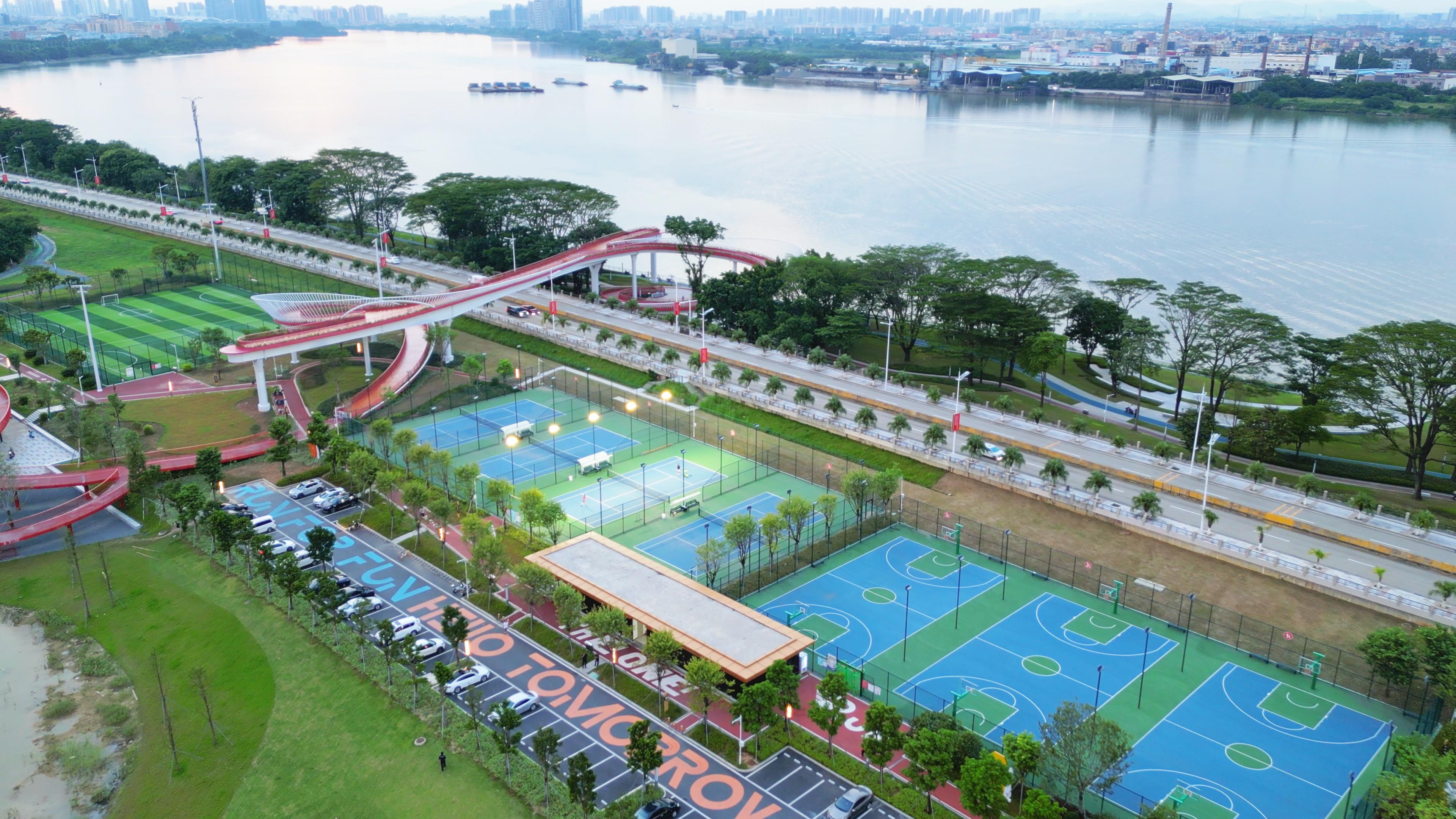 运动场.jpg 运动场.jpg